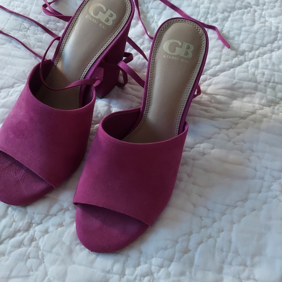 Shoes - Picture 2 of 5